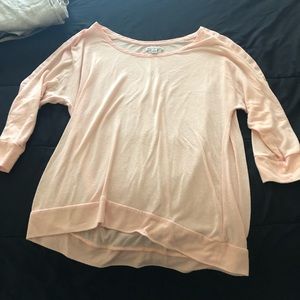 Pastel pink 3/4 shirt.